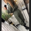 Spodnie w kolorze khaki z kontrastowymi jasnymi przeszyciami